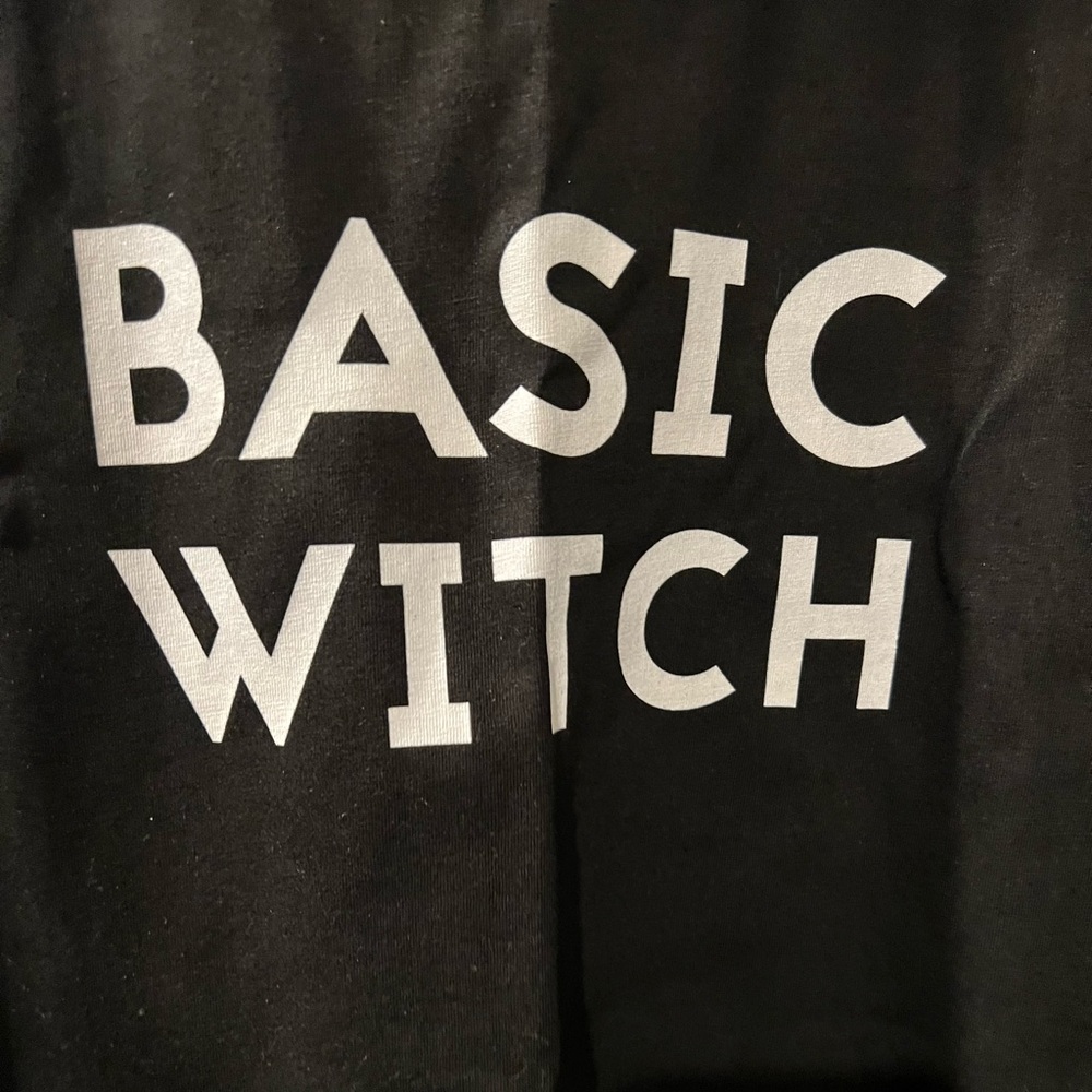 Basic Witch tee - Picture 2 of 3